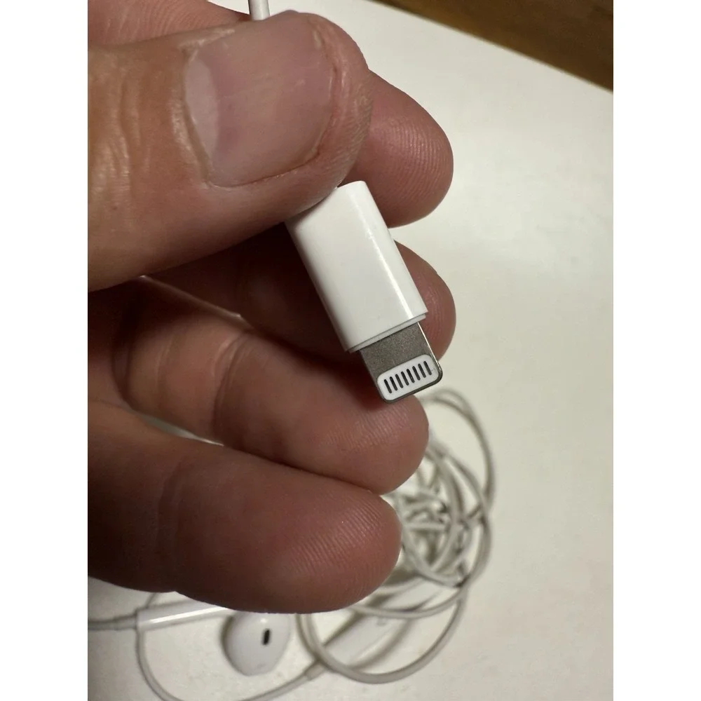 Apple EarPods with Aux In Ear Canal Headset - White